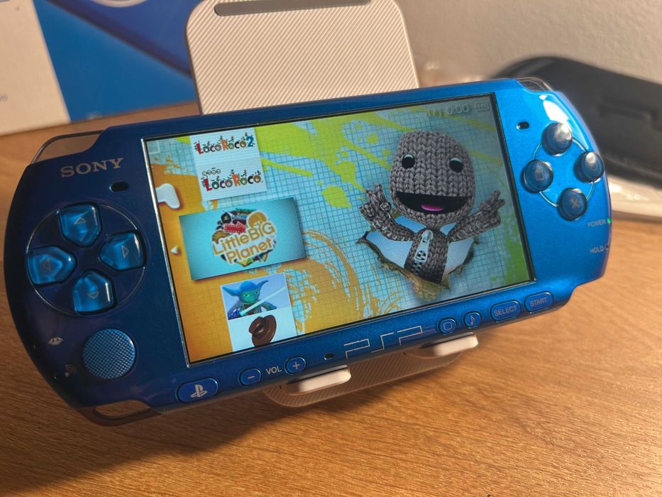 PSP 3000 Vibrant Blue — cutie originala, set complet Constanta