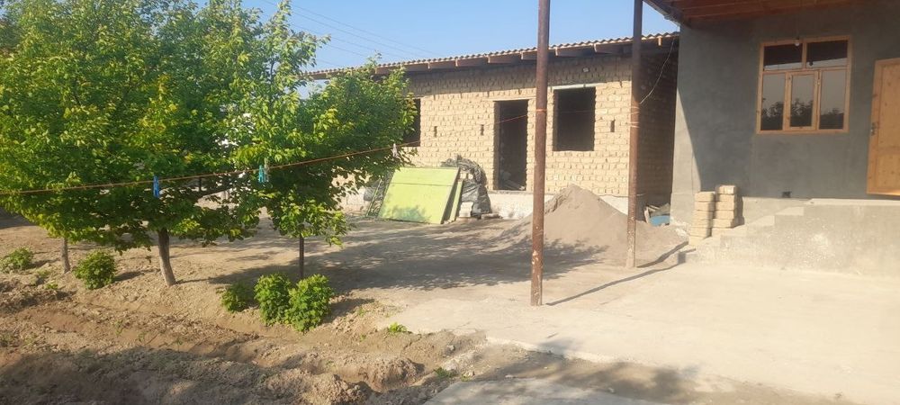 Yangi bozor yaqinida Srochna Sotiladi