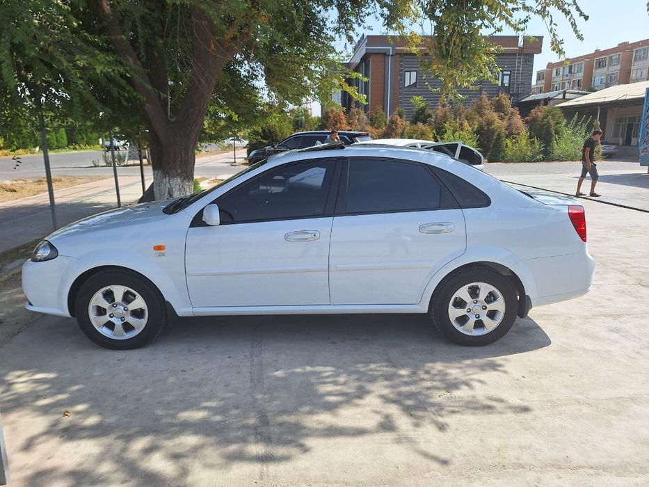 Gentra 2011  sotiladi