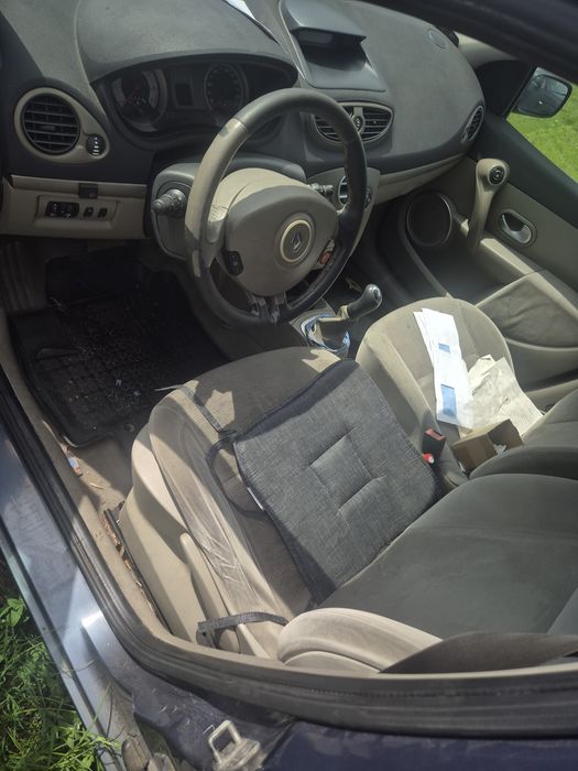 Dezmembrez renault clio 3 2008