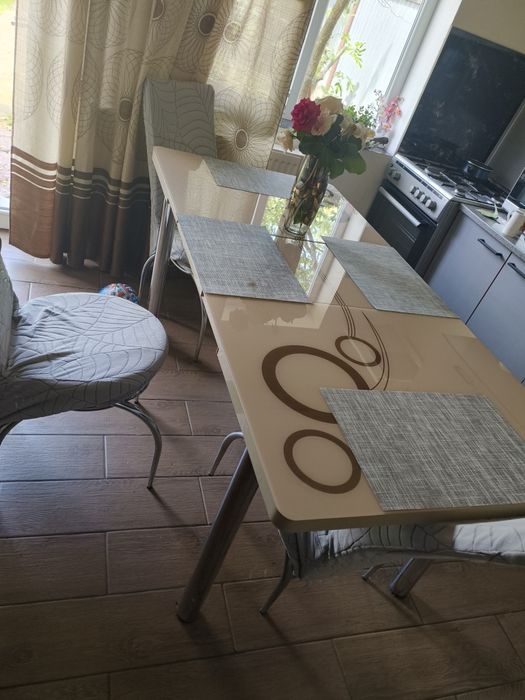 Masa extensibila de sticla
