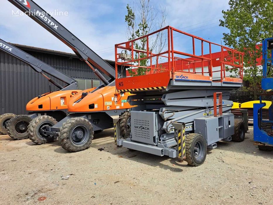 Nacela foarfeca diesel 4x4 de vanzare Skyjack 9250 17m, cos extensibil 7m, 3300 ore, pentru panouri sandwich, 12500 euro