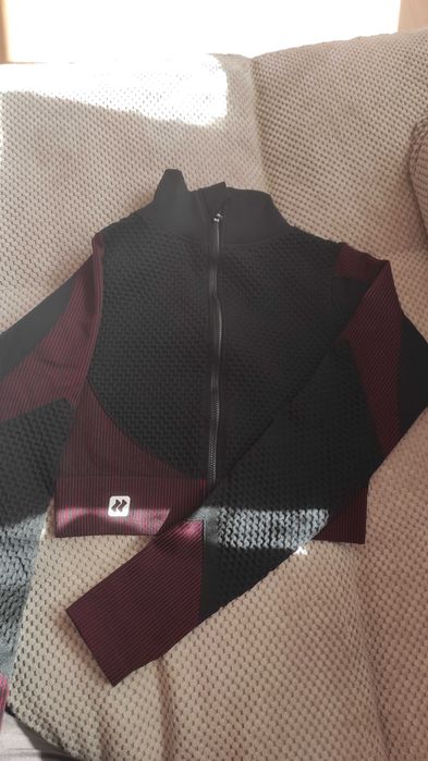 Спортно късо якенце и бюстие комплект