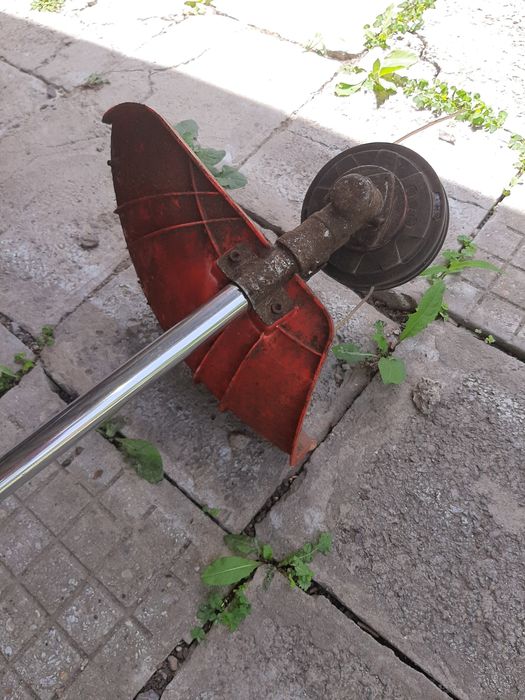 Продавам моторна косачка MTD BC 43