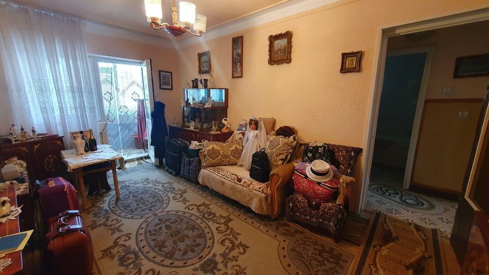 Vând apartament 4 camere - Pascani, zona Vale