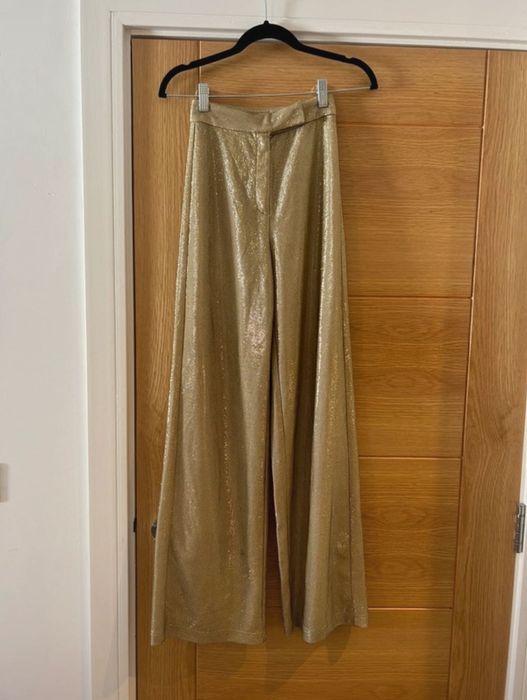 Златист панталон със широки крачоли