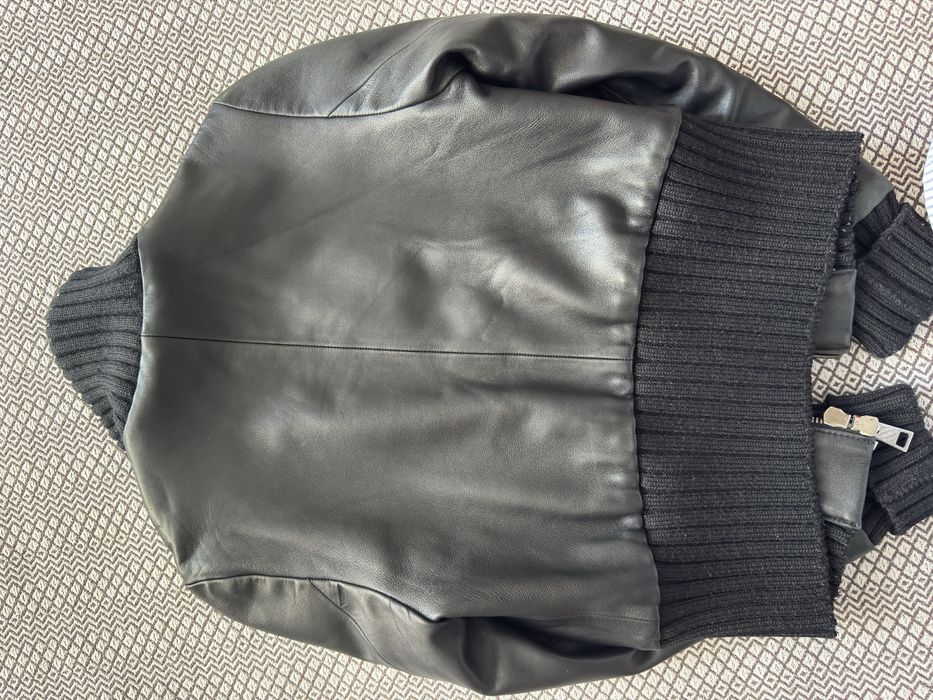 Продам кожаный бомбер