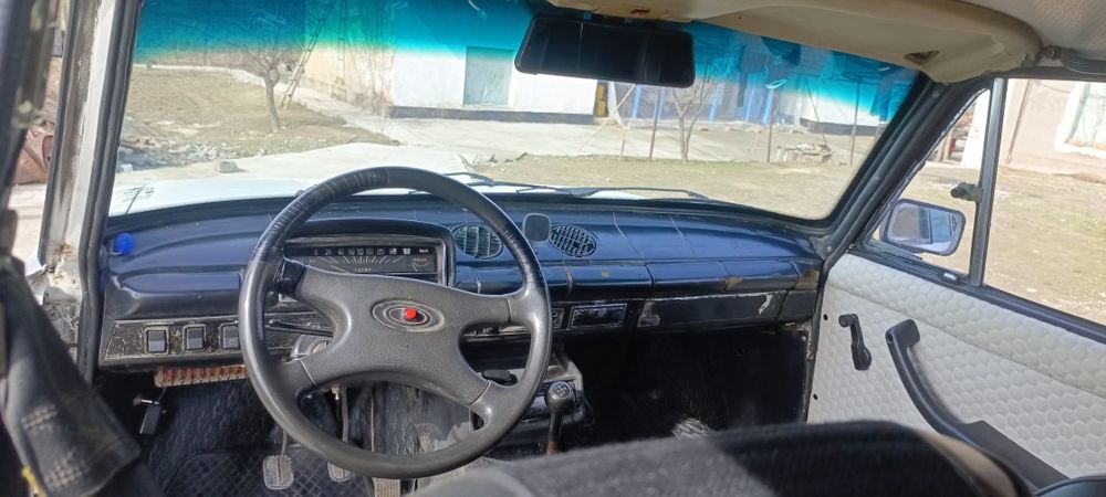 Vaz 21011 sotiladi