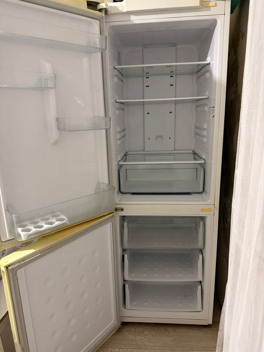 Холодильник Samsung