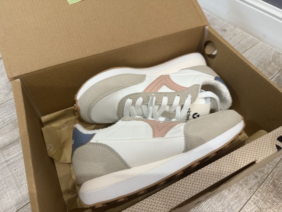 Продам подростковые кросовки