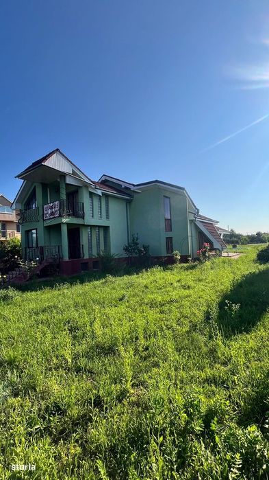 Casa D+P+M cu PISCINA situata in Vetis
