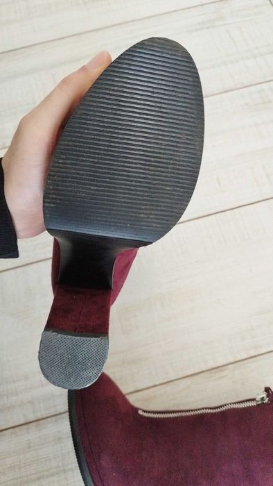 Винено червени боти