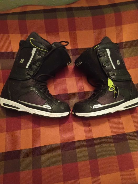 Продавам ботуши за скейборд в отлично състояние номер 44