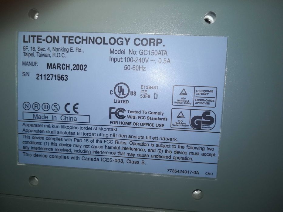 LCD монитор Lite-On  15''  с  вградени говорители и  преходник DVI