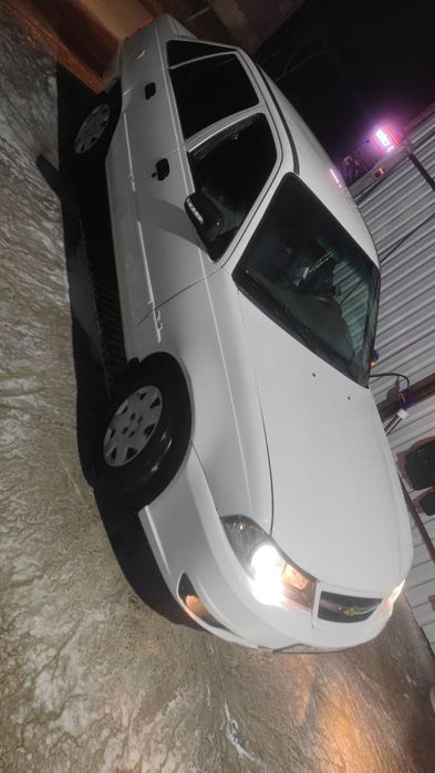 NEXIA 2  avtomobili sotiladi.