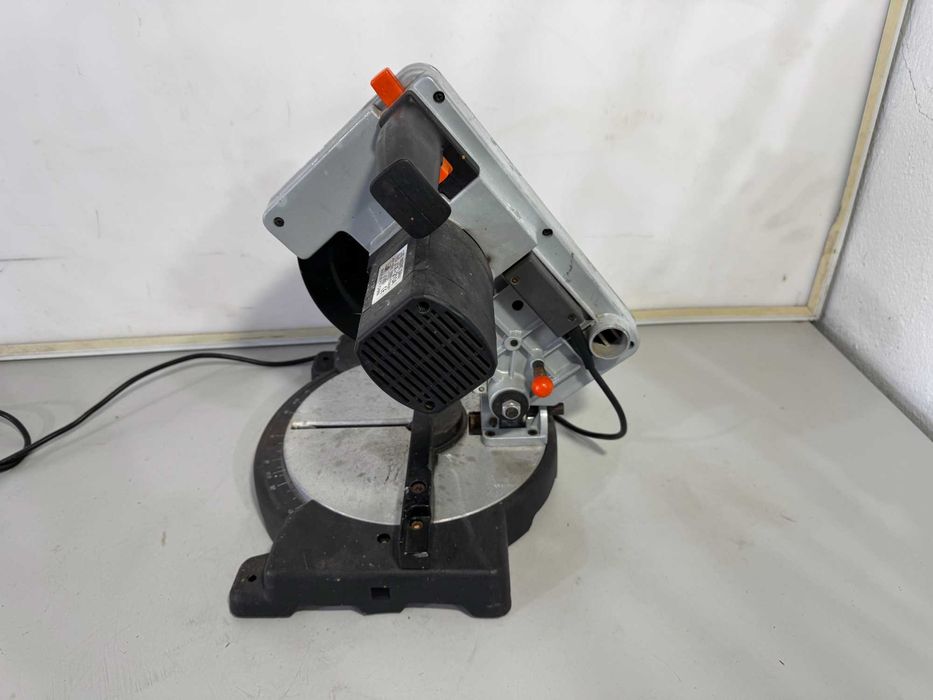 Циркуляр пендула - 1050W / 210mm