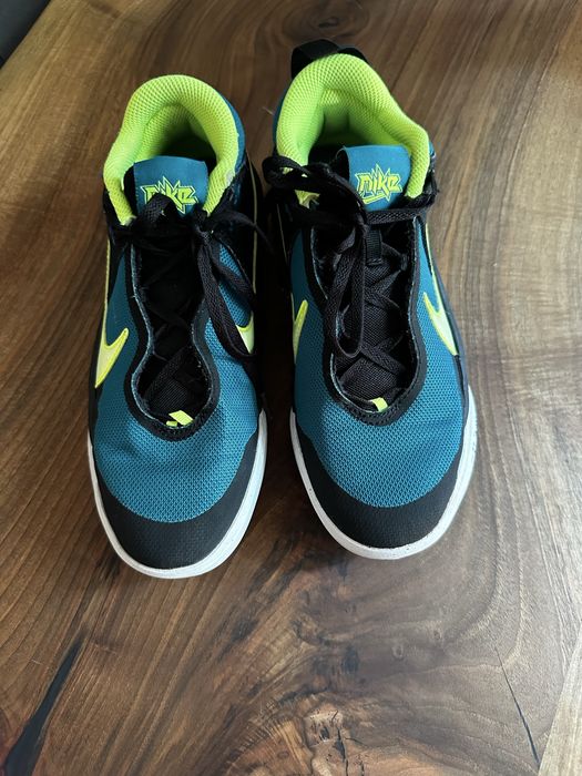 Adidas , Nike маратонки