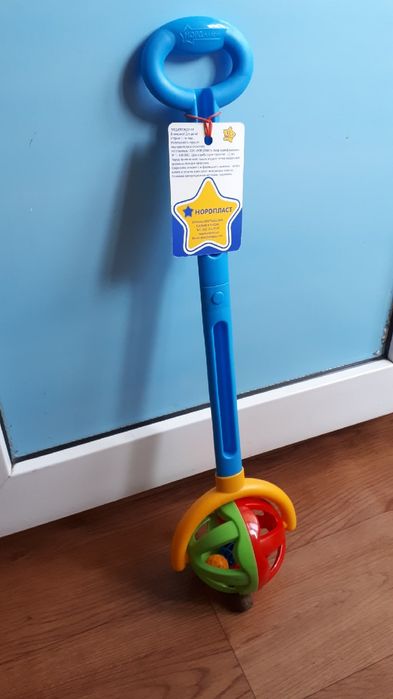 Игрушка-каталка с ручкой «Шарик»
