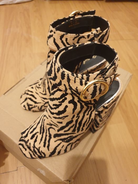 Botine luate de pe Asos imprimeu leopard