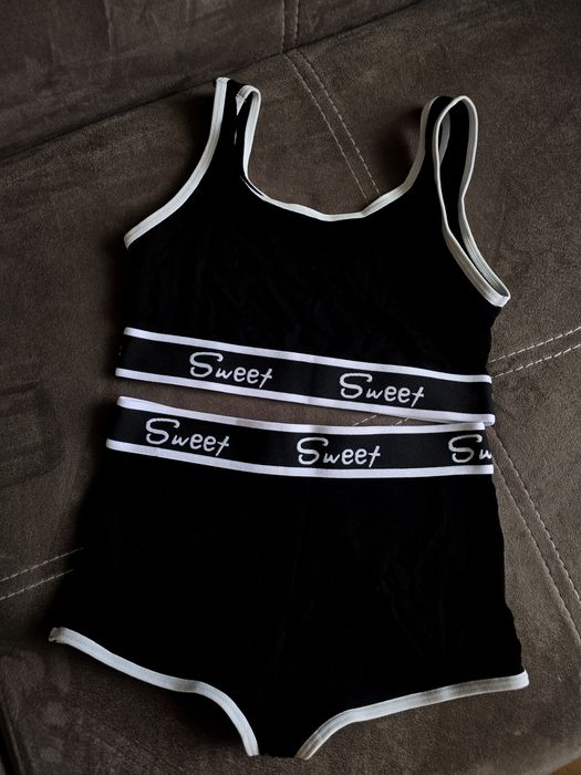 Комплект къс топ с къси панталонки и къс топ с боксерки