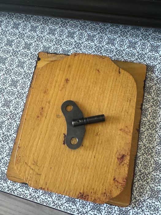 Продам часы каминные Янтарь с боем