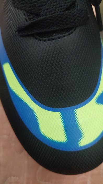 Продам бутсы новые