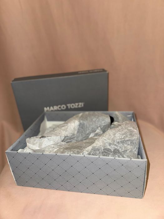 Pantofi negri Marco Tozzi măr. 40