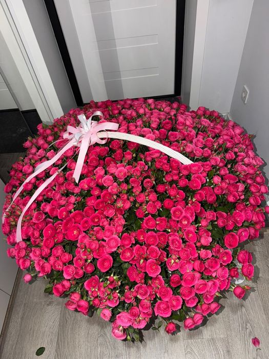 Большой букет кустовых роз