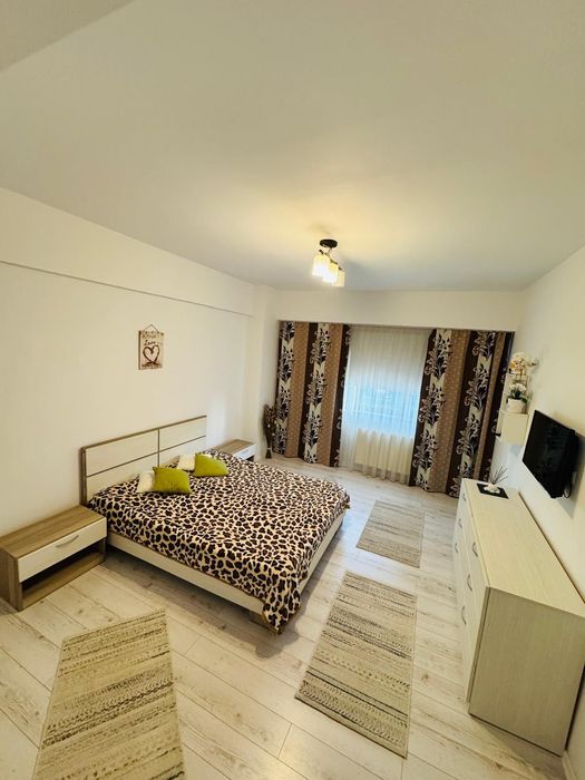 Închiriez Garsoniera tip Studio,  central, cu parcare