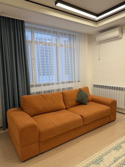 Продам диван раскладной с подушками