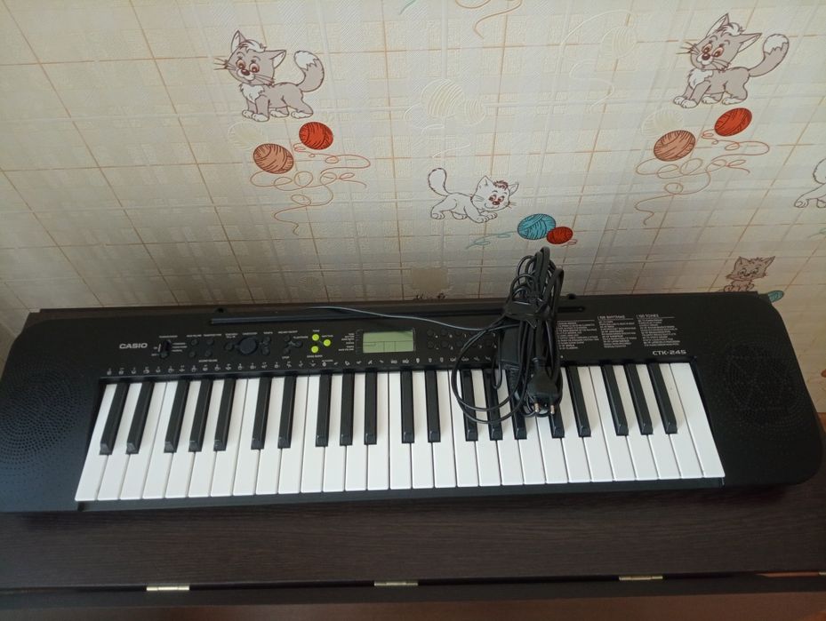 Продам синтезатор