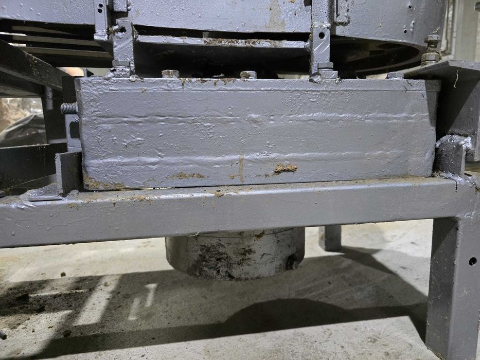 Vând presă peleți 22kw (reductor, motor,structura)