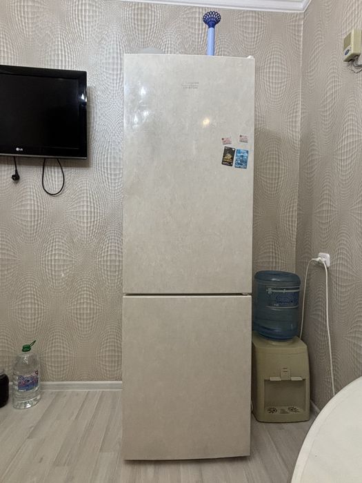 Продам холодильник Hotpoint Ariston
