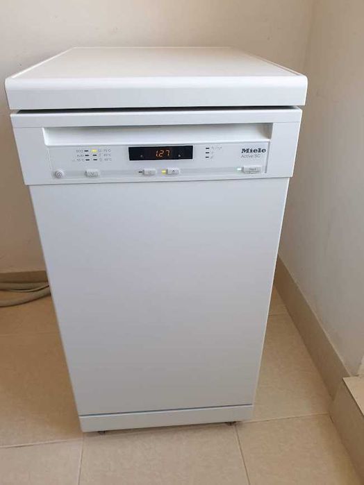 Miele Съдомиялна - 9 Комплекта - Свободностояща - 45см - Тясна