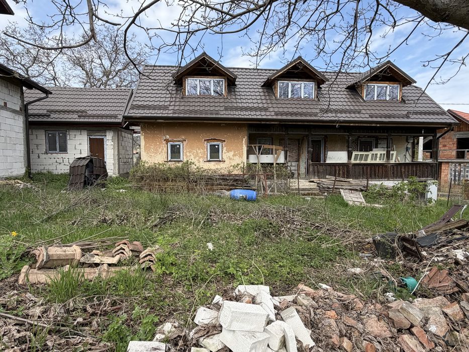 Se vinde casă spațioasă, formata din  2 corpuri + teren 1400 mp – Moldovenești, Cluj