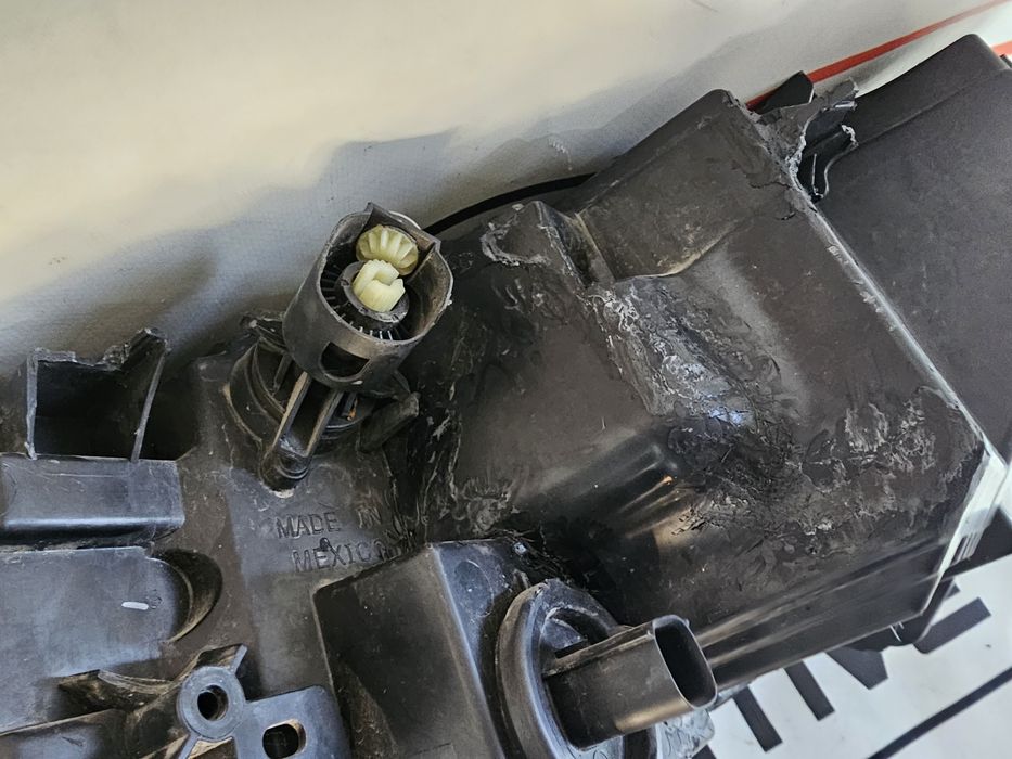 Far dreapta led Tesla Model X dupa 2015