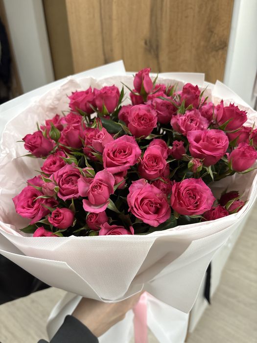 Букеты кустовых роз, свежие