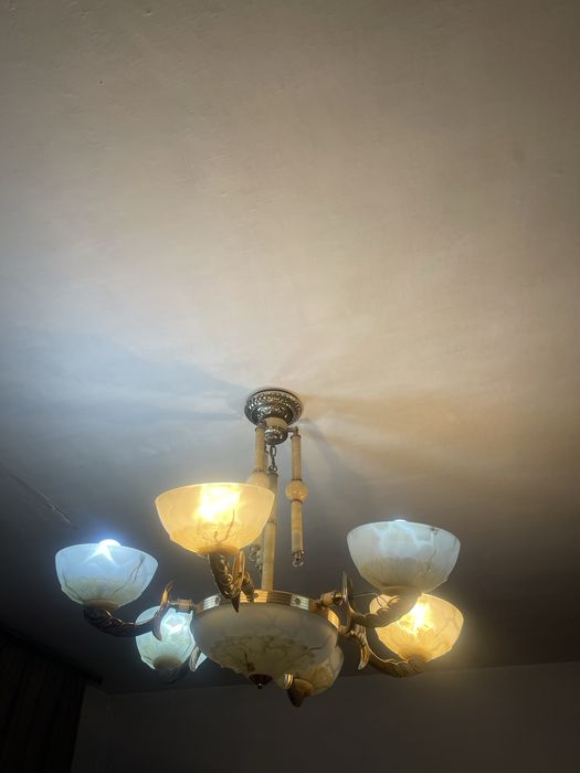 Продам люстру срочно