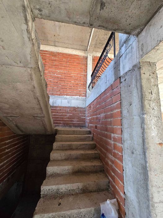 Къща в м-т Атюрен