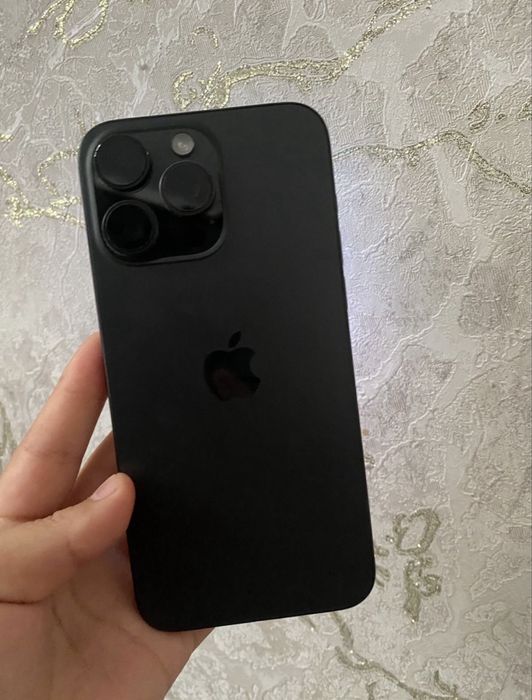 Продам 15 про мах 256 гб