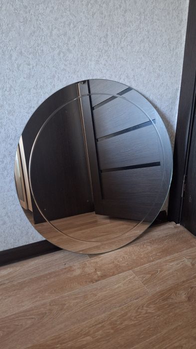 Продаётся зеркало 70×70