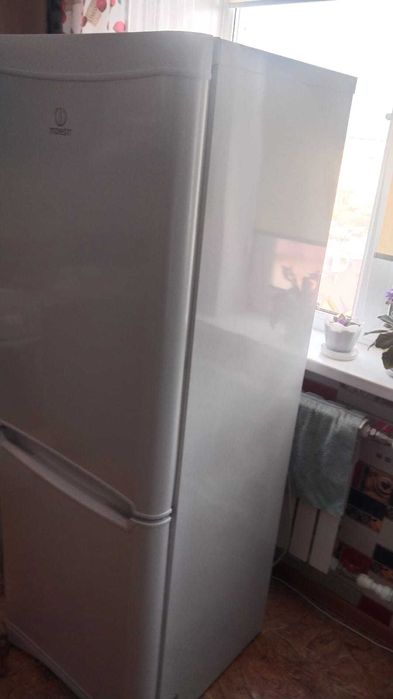 холодильник Indesit