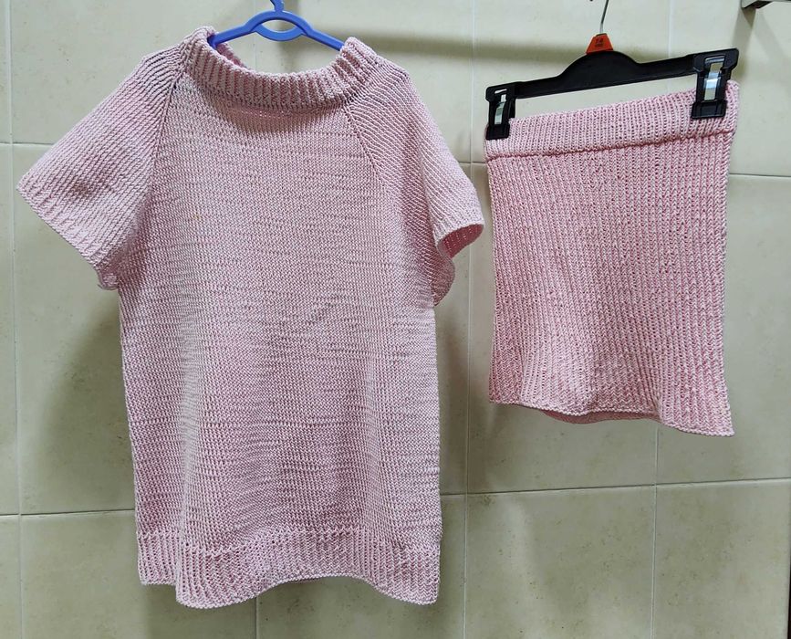 костюмчик розового цвета для девочки