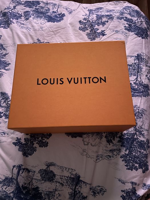 Vand o pereche frumoasa de adidas Louis Vuitton ORIGINALI % cumparati