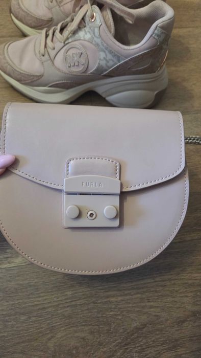 Сникърси Mishel Kors и чанта Furla