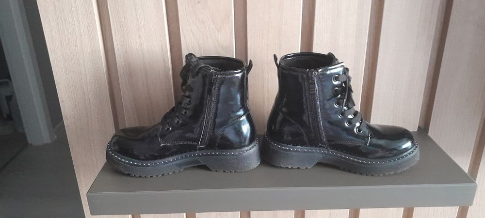 Ghetuțe lăcuite fetite