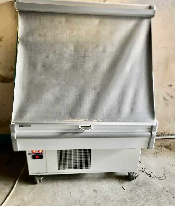 Vand Vitrină frigorifică comercială – stare bună,