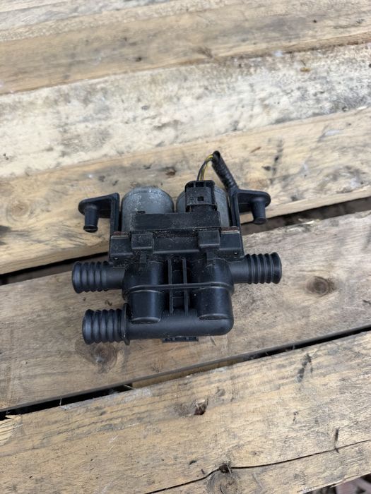 Клапан / Кранче за парно за BMW E39 E53 / Range Rover L322 – 64128374995