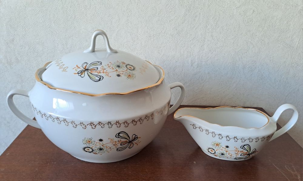 Посуда  фарфоровая.