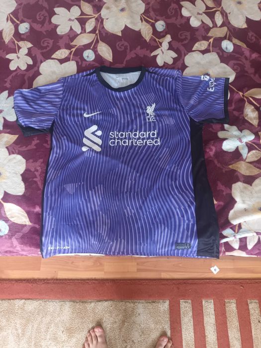 Tricou M.SALAH pe Mov